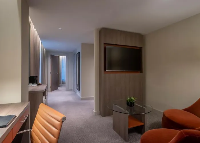 Clayton Глазго