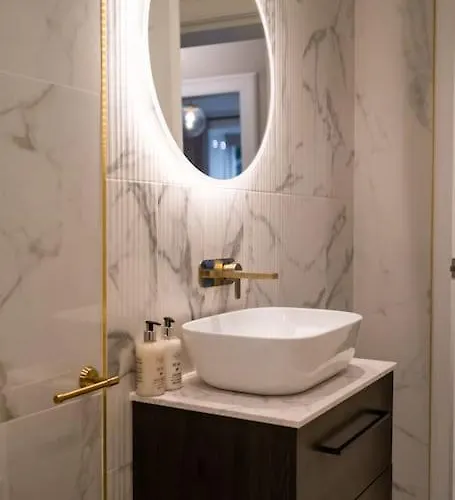 The Wilton - Your Private 5* Escape! *