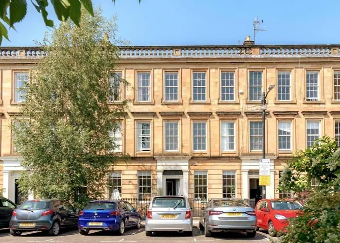 Lovely 2 Bedroom Garden Flat In Trendy West End Apartment