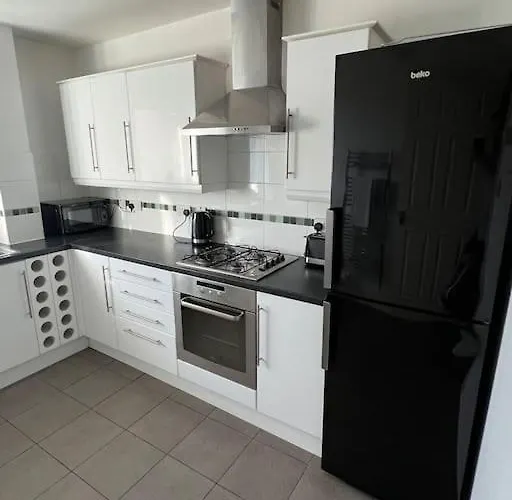 Daire Modern 2 Bedroom Flat Near Centre *