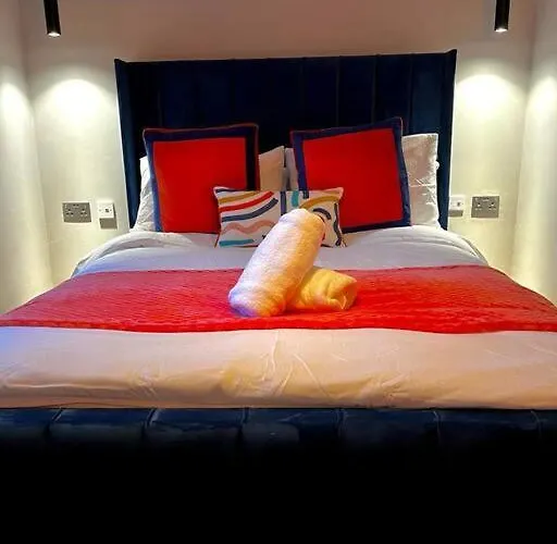 Stunning 1 Bed In West End Appartement *