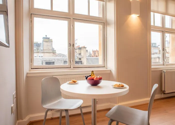 بريميير سويتس بلاس جورج سكوير * غلاسغو