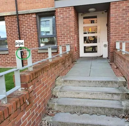 City, Celtic Park & Emirates Stadium Apartment, For Families Or Age Over 23 *