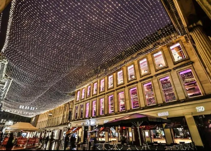 アパート Designer Penthouse With Riverviews - G1 Centre, 3 Bedrooms, 2 Bathrooms, 1 Living / Kitchen. Full Floor, Wrap Around Terrace, Panoramic Views, Off Station / Buchanan Street *