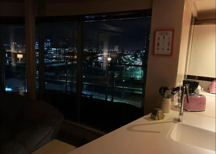 Designer Penthouse With Riverviews - G1 Centre, 3 Bedrooms, 2 Bathrooms, 1 Living / Kitchen. Full Floor, Wrap Around Terrace, Panoramic Views, Off Station / Buchanan Street グラスゴー