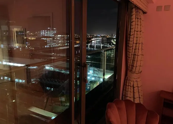 アパート Designer Penthouse With Riverviews - G1 Centre, 3 Bedrooms, 2 Bathrooms, 1 Living / Kitchen. Full Floor, Wrap Around Terrace, Panoramic Views, Off Station / Buchanan Street