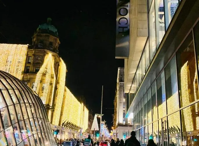 Designer Penthouse With Riverviews - G1 Centre, 3 Bedrooms, 2 Bathrooms, 1 Living / Kitchen. Full Floor, Wrap Around Terrace, Panoramic Views, Off Station / Buchanan Street * グラスゴー