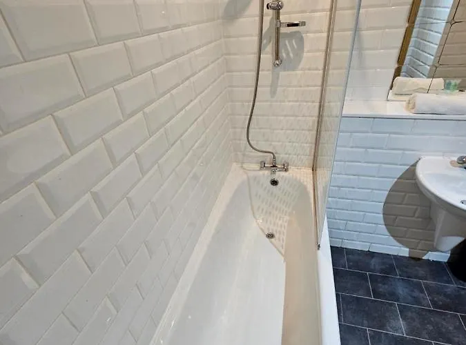 65 Renfield St 2 Bed 아파트