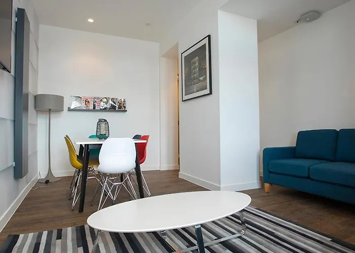 Apartment Modern Living At Riverside In The Heart Of Glasgow