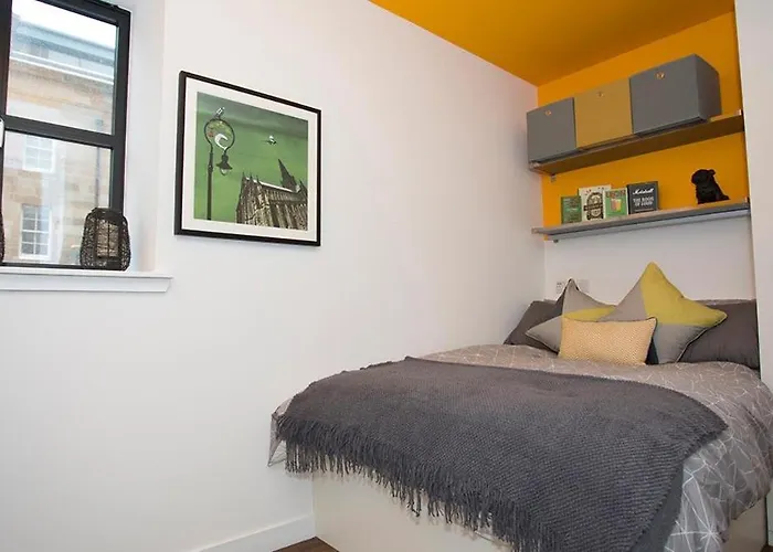 Apartment Modern Living At Riverside In The Heart Of Glasgow