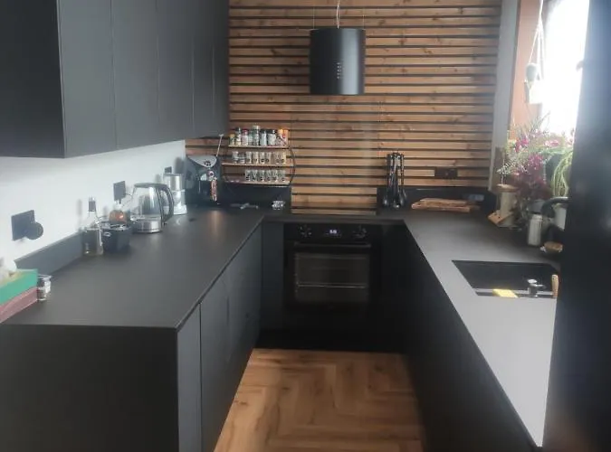 Single Bedroom In Quiet Neighbourhood