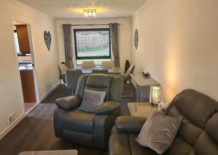 Travel Host 3 Bedroom House With Free Parking Villa *