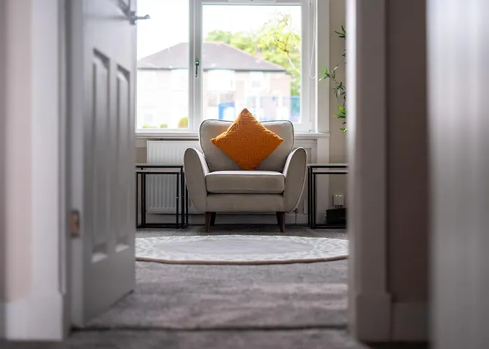 4 Bedrooms Homely House - Sleeps 6 Comfortably With 6 Double Beds,glasgow, Free Street Parking, Business Travellers, Contractors, & Holiday-goers, Near Major Transport Links In & Centre, Perfect For Common Wealth Games 2026 Apartament *