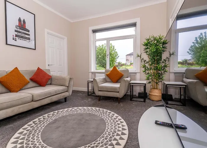 4 Bedrooms Homely House - Sleeps 6 Comfortably With 6 Double Beds,glasgow, Free Street Parking, Business Travellers, Contractors, & Holiday-goers, Near Major Transport Links In & Centre, Perfect For Common Wealth Games 2026 * Glasgow