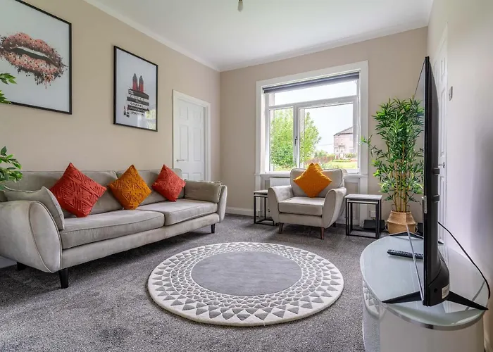 4 Bedrooms Homely House - Sleeps 6 Comfortably With 6 Double Beds,glasgow, Free Street Parking, Business Travellers, Contractors, & Holiday-goers, Near Major Transport Links In & Centre, Perfect For Common Wealth Games 2026 * Glasgow