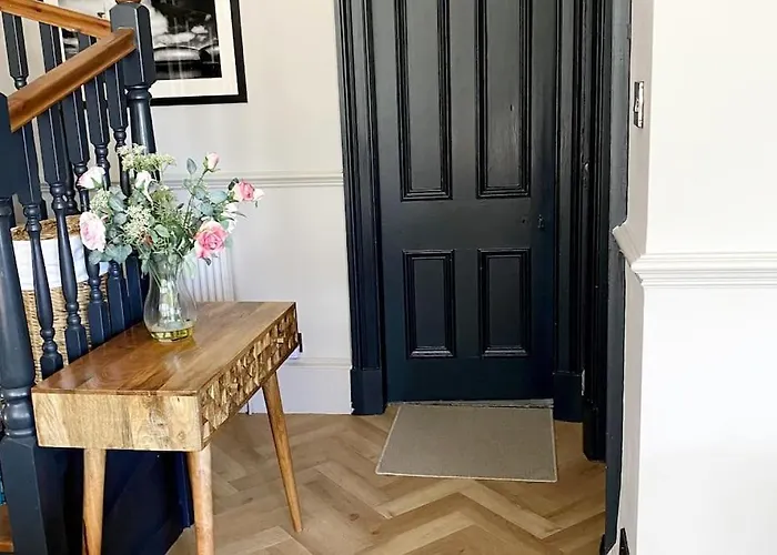 Stunning 3 Bedroom Victorian Near Pollok Country Park