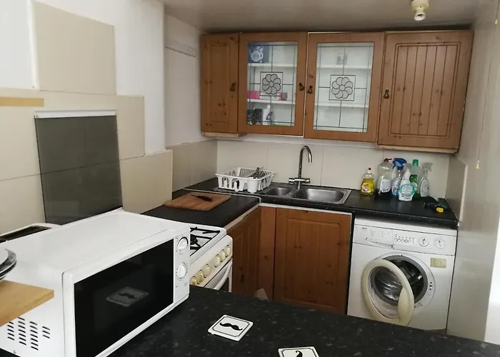 게스트하우스 Budget Double Bedroom Near Centre And West End *