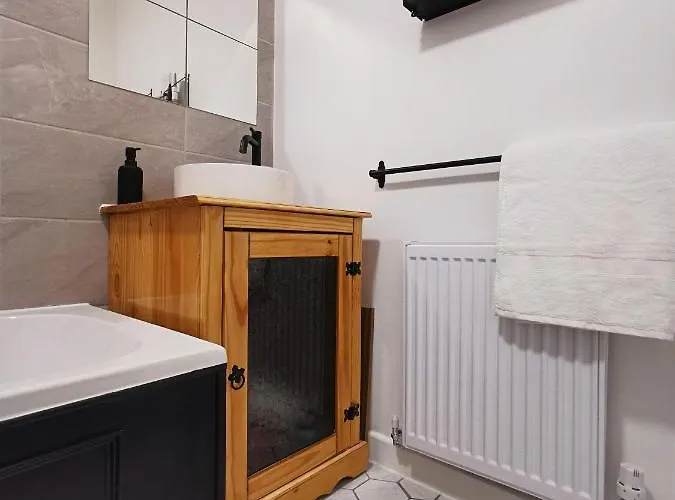 Peaceful House In The Heart Of City, Close To Queen Elizabeth Hospital And Govan Subway, Free Private Parking Appartement *