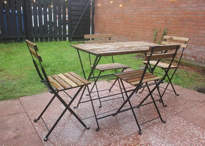 Peaceful House In The Heart Of City, Close To Queen Elizabeth Hospital And Govan Subway, Free Private Parking Glasgow