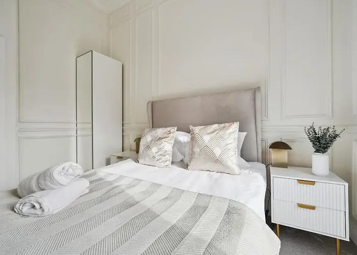 Grand 2 Bed Blythswood Apartment *