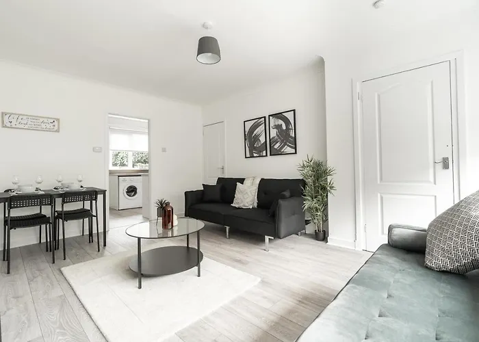 2 Bdr House By Caledonia Luxe Short Lets & Serviced *