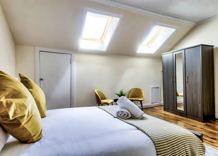 Stunning 5 Bedroom Apt, Close To Centre, Sec, Hydro And Motorway Апартаменты *