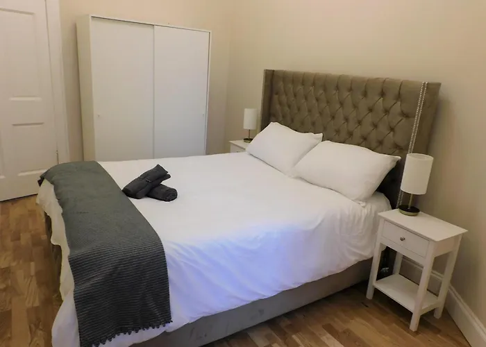 Beautiful 3 Bed In The Centre Apartment