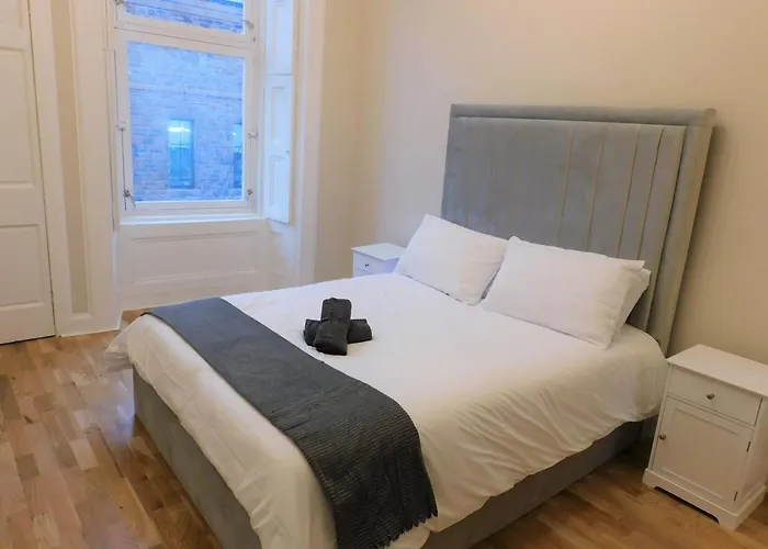 Beautiful 3 Bed In The Centre Apartment *