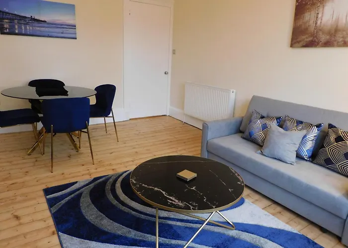 Beautiful & Spacious 2 Bed In West End Appartement *