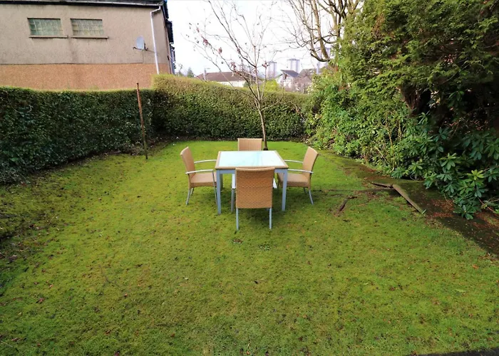 Signature - Gordon House