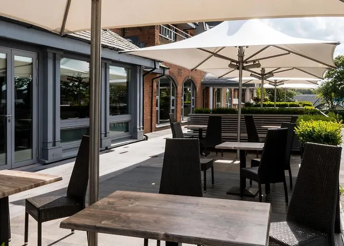 Glynhill & Near Airport 4*