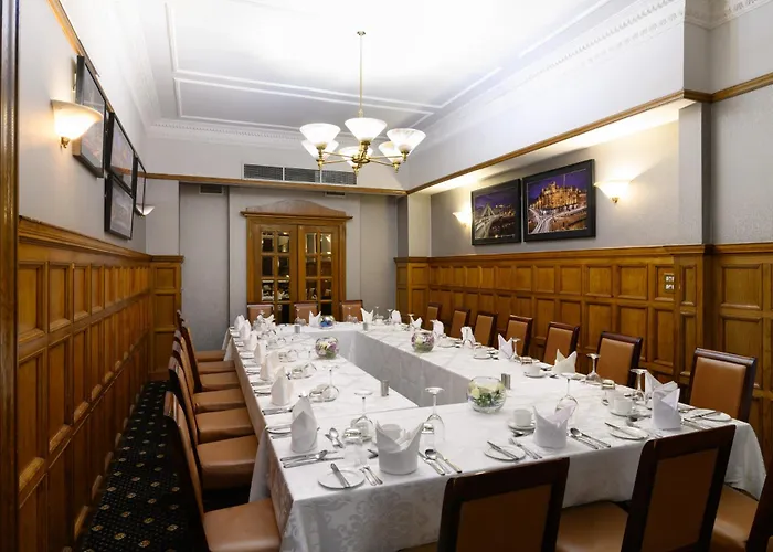 Hotel Glynhill & Near Airport