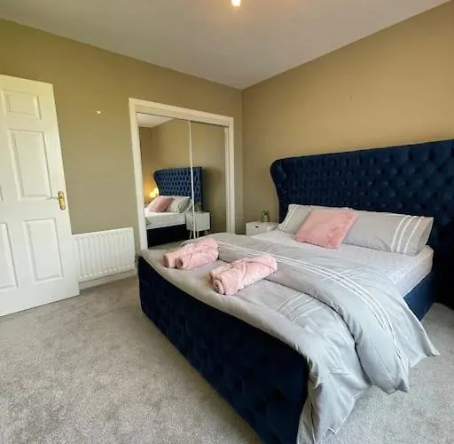 The Naburn - 3 Bed House With Free Parking & Close To Centre Glasgow