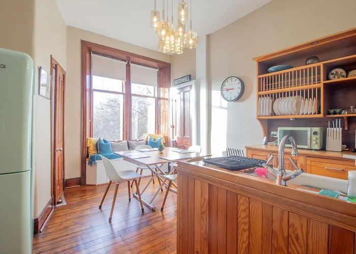 Apartamento Beautiful, Traditional 2 Bed Flat W Free Parking - Pass The Keys *