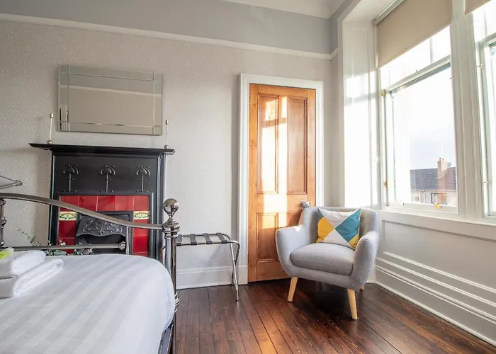 Apartamento Beautiful, Traditional 2 Bed Flat W Free Parking - Pass The Keys *