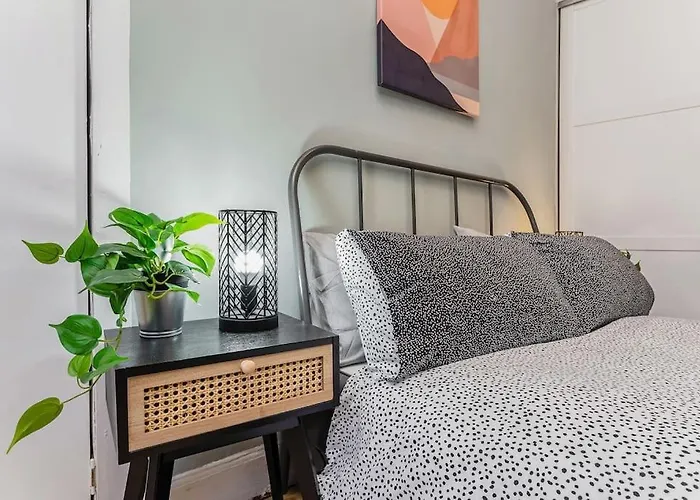 Traditional 1-bed Flat In Southside * غلاسغو