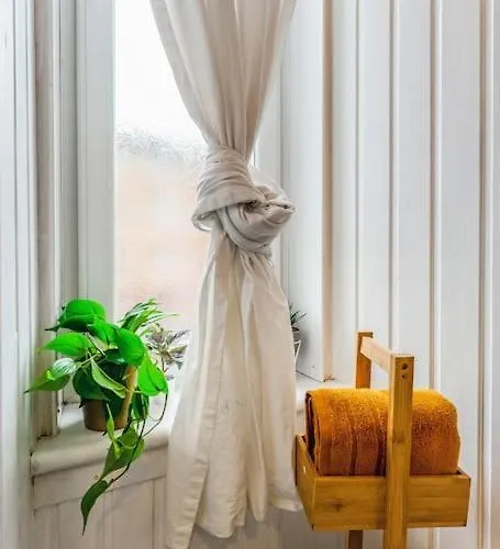 Traditional 1-bed Flat In Southside غلاسغو