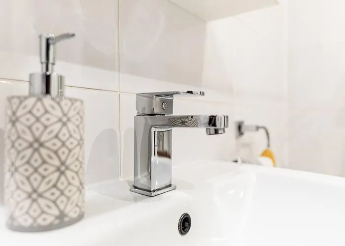 Stylish Pad With Free Private Parking