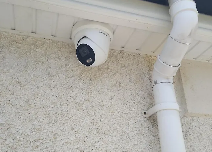 Archillects Entire Two Bedroom Comfy House - Free Parking Vakantiehuis