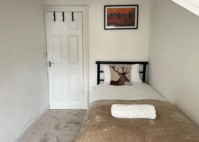 Spacious 3 Bedroom In - Free Parking Hébergement de vacances