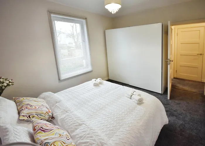 Modern Style , Separate Entrance *