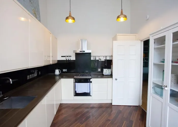 Bright Spacious 3 Bed Flat