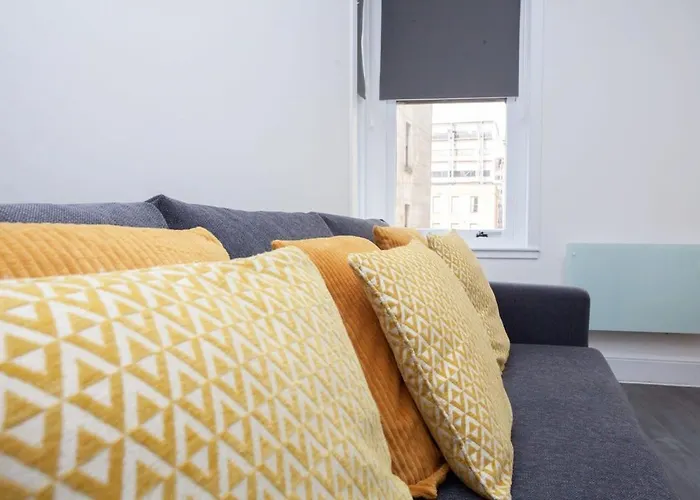 Newly Renovated Apartment *