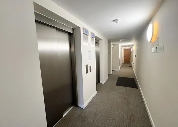 Riverside Retreat With Spectacular Views Apartman *