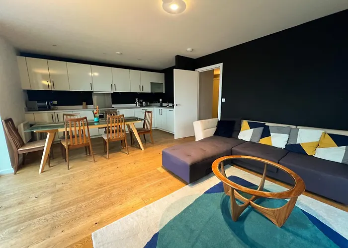 Apartman Riverside Retreat With Spectacular Views