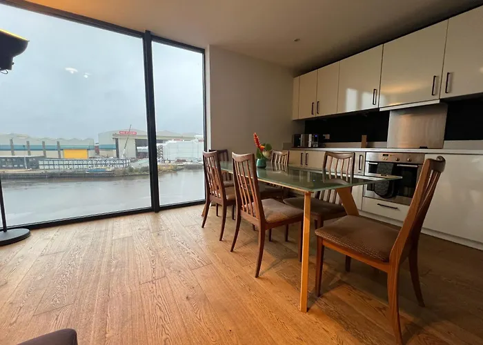 Apartman Riverside Retreat With Spectacular Views *