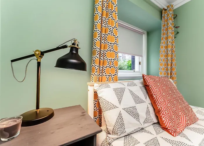 Luxurious Park District Duplex * Glasgow