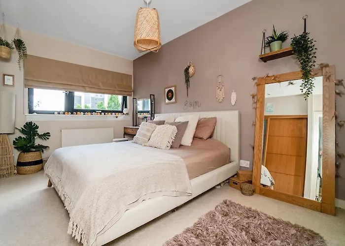 Apartment Luxury Huge Modern Open Plan 2bedroom Flat - Free Private Parking & Balcony Located At The Ovo Hydro And Sec Centre