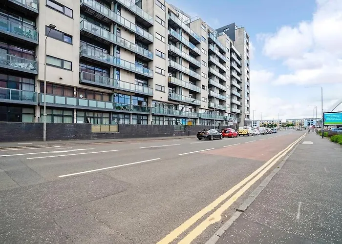 Luxury Huge Modern Open Plan 2bedroom Flat - Free Private Parking & Balcony Located At The Ovo Hydro And Sec Centre