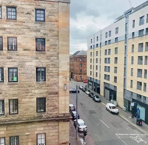 2 Bedroom Modern Stylish In Centre Glasgow